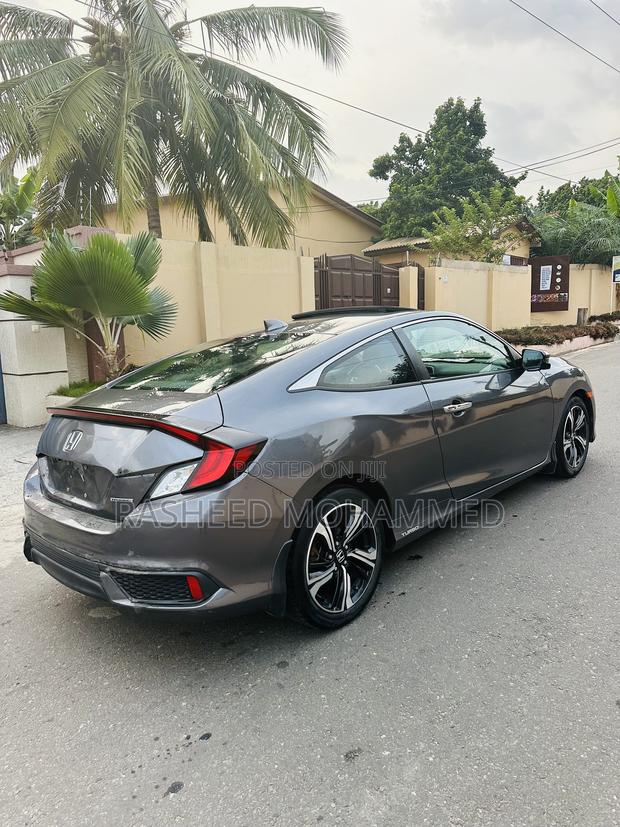 Honda Civic Sport Touring 4dr Hatchback (1.5L 4cyl) 2017 Gray