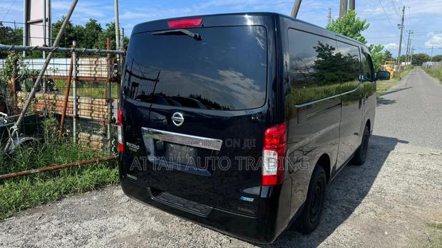 Nissan Caravan (Urvan) 2010 Black photo 2