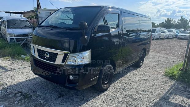 Nissan Caravan (Urvan) 2010 Black photo 3