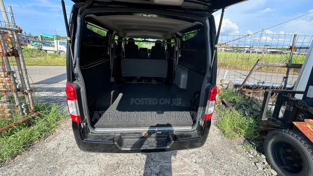 Nissan Caravan (Urvan) 2010 Black photo 5
