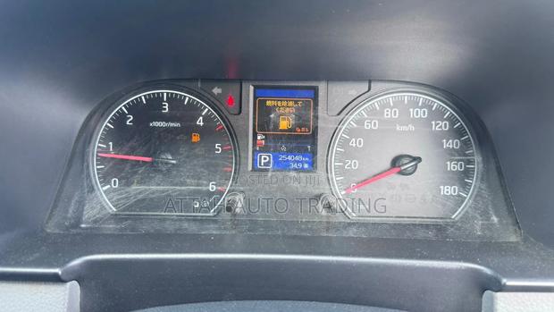 Nissan Caravan (Urvan) 2010 Black photo 6