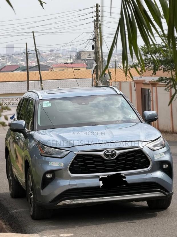 Toyota Highlander XLE AWD 2020 Blue