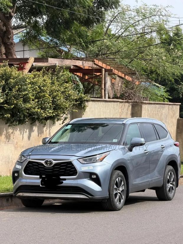 Toyota Highlander XLE AWD 2020 Blue