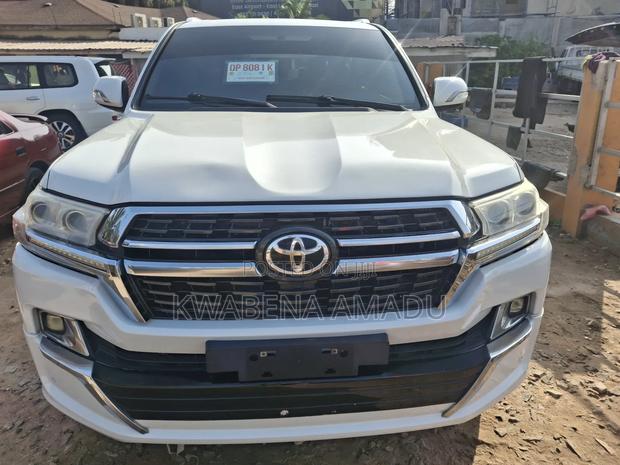 Toyota Land Cruiser 2015 White