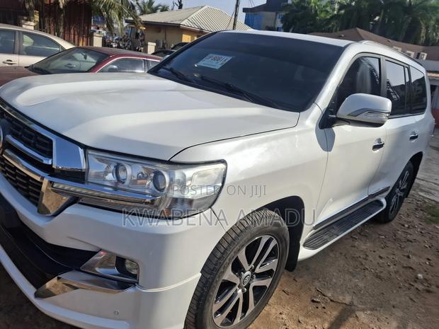 Toyota Land Cruiser 2015 White