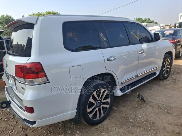 Toyota Land Cruiser 2015 White