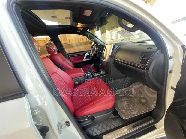 Toyota Land Cruiser 2015 White