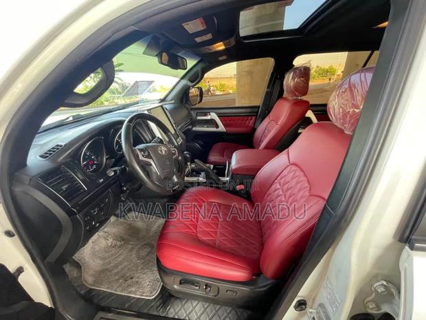 Toyota Land Cruiser 2015 White