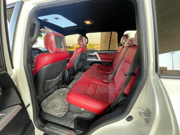 Toyota Land Cruiser 2015 White