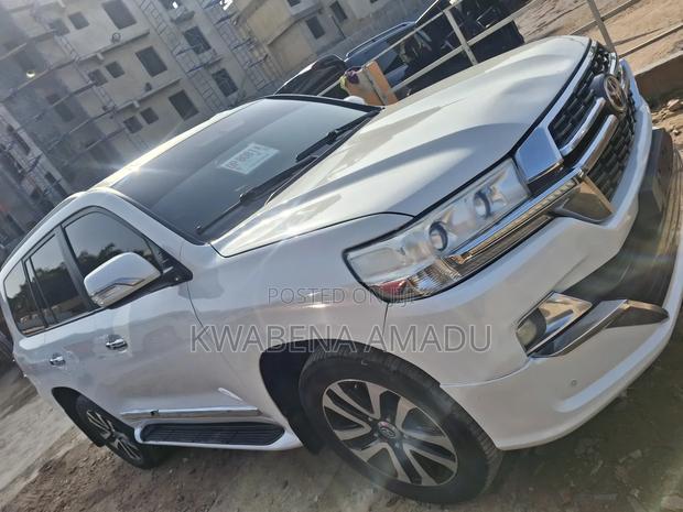 Toyota Land Cruiser 2015 White