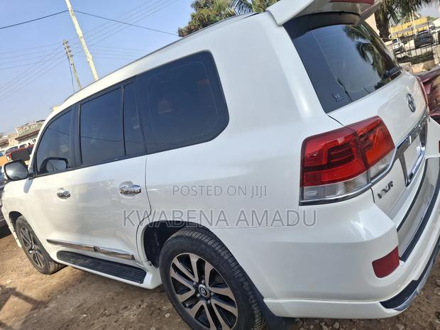 Toyota Land Cruiser 2015 White