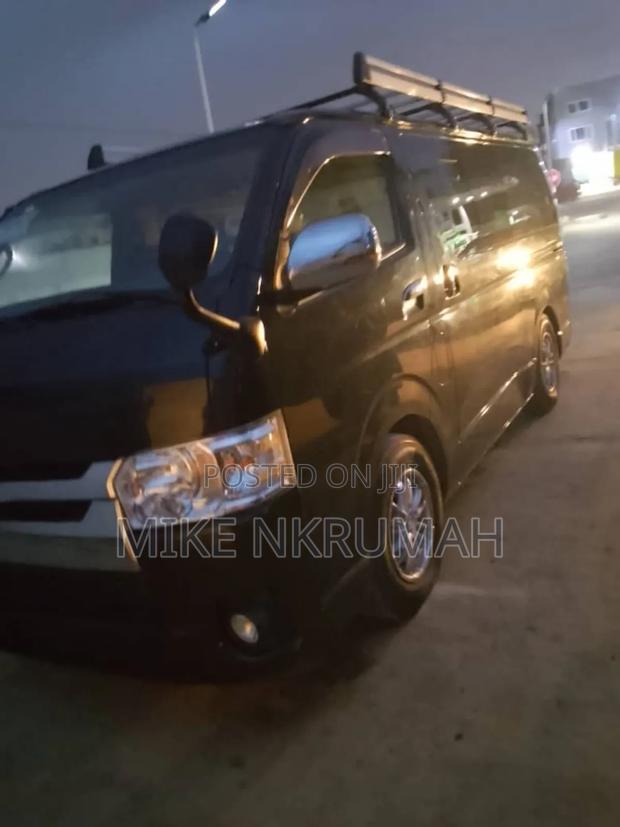 Toyota HiAce 2013 Black
