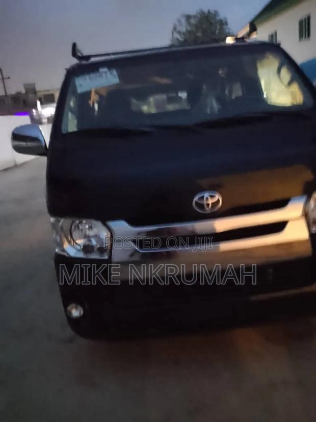 Toyota HiAce 2013 Black