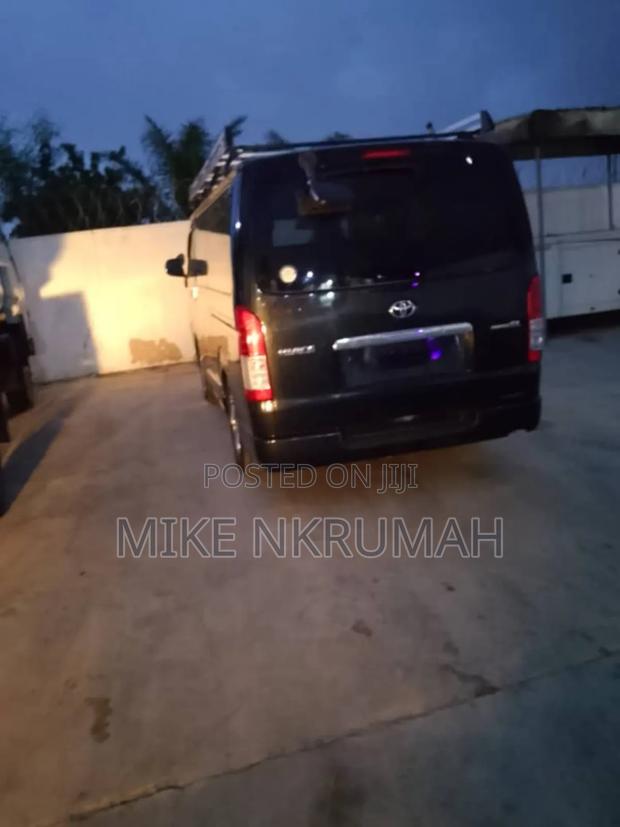 Toyota HiAce 2013 Black