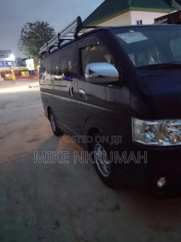 Toyota HiAce 2013 Black