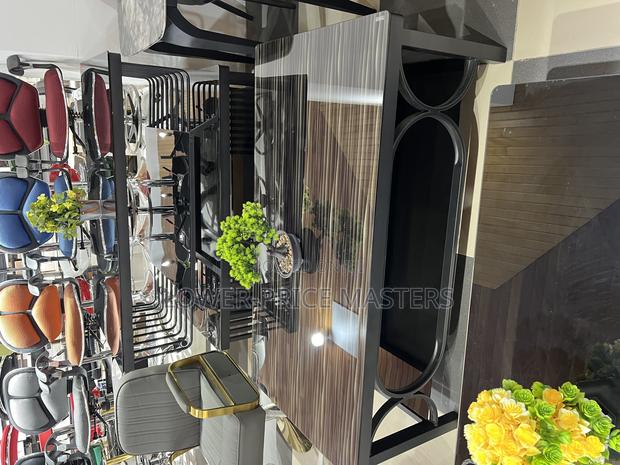 Classy Center Table · Photo 2