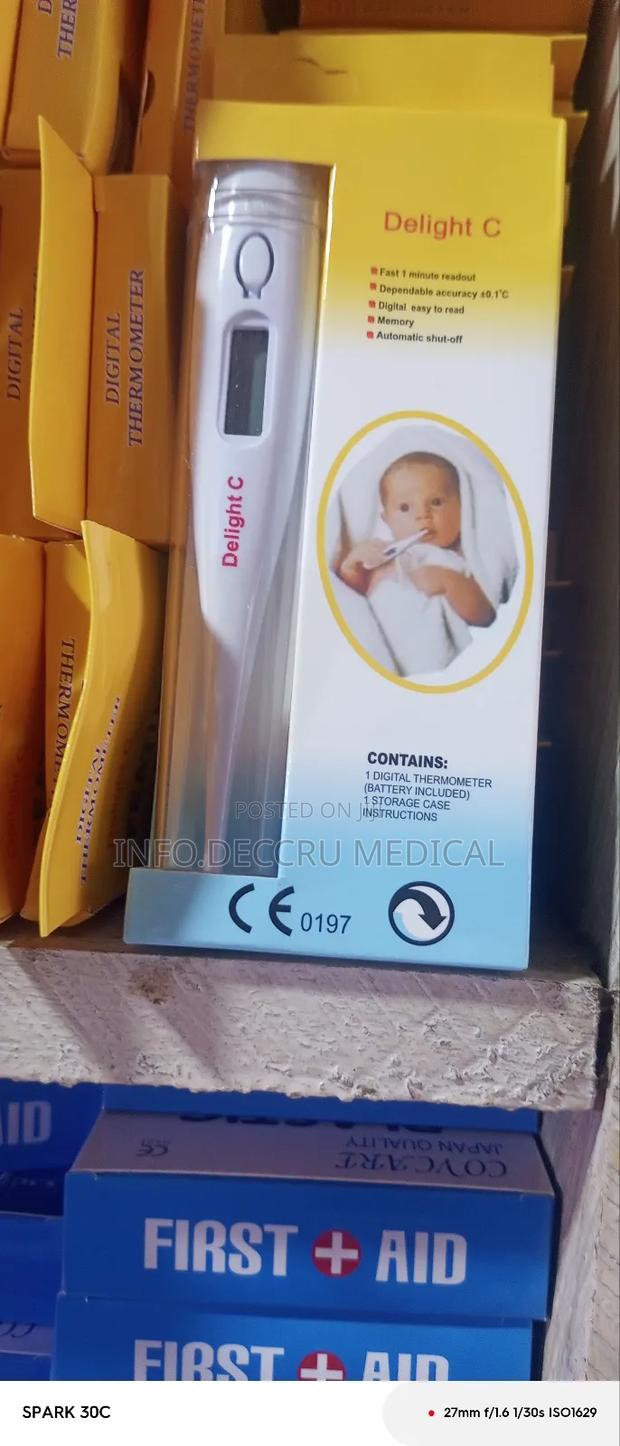 Digital Thermometer · Photo 3
