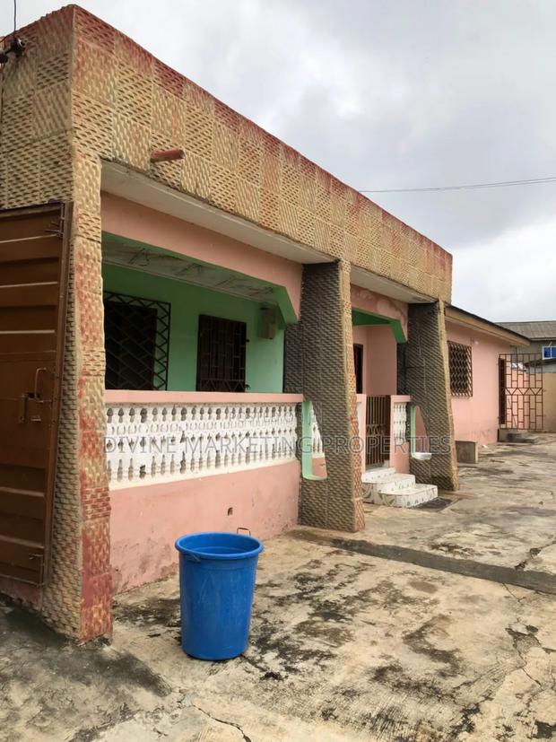 5bdrm House in Off New Market Road, Kasoa for sale · Photo 1