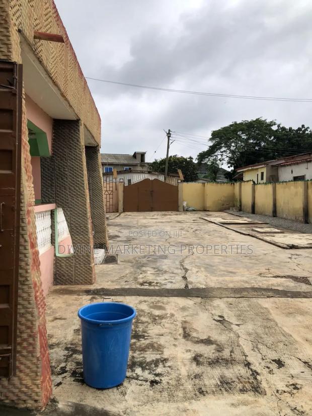 5bdrm House in Off New Market Road, Kasoa for sale · Photo 3