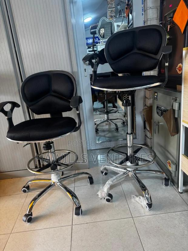 Black Counter Adjustable Chair · Photo 2