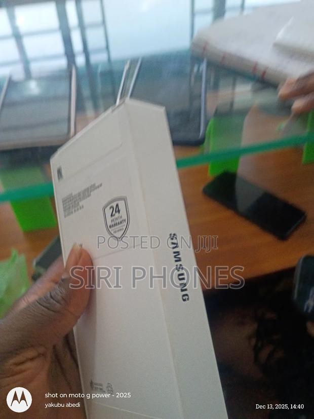 New Samsung Galaxy A17 5G 128 GB Blue photo 2