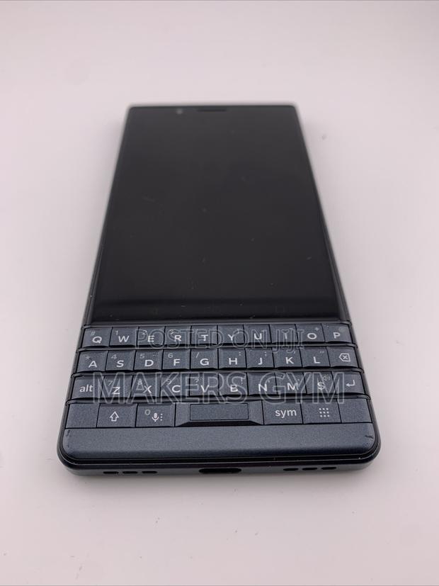 BlackBerry KEY2 64 GB Black photo 4