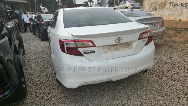 Toyota Camry XLE 4dr Sedan (2.5L 4cyl 6A) 2014 White photo 2