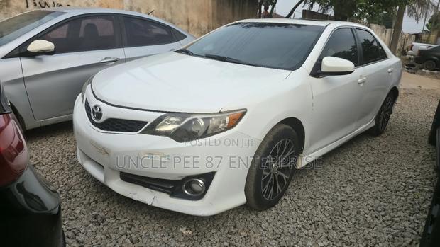 Toyota Camry XLE 4dr Sedan (2.5L 4cyl 6A) 2014 White photo 3