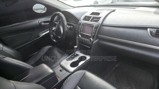 Toyota Camry XLE 4dr Sedan (2.5L 4cyl 6A) 2014 White photo 4