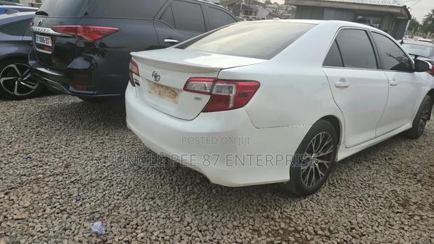 Toyota Camry XLE 4dr Sedan (2.5L 4cyl 6A) 2014 White photo 8
