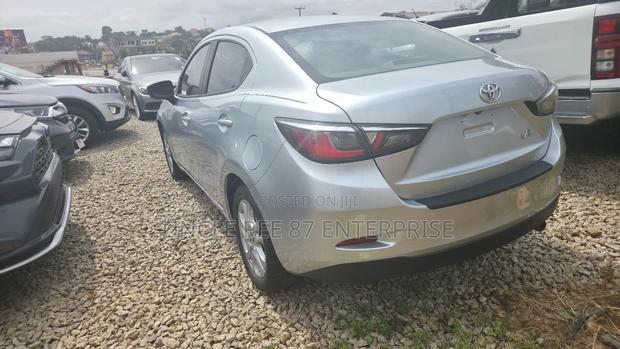 Toyota Yaris iA 1.5 FWD 2018 Silver photo 4