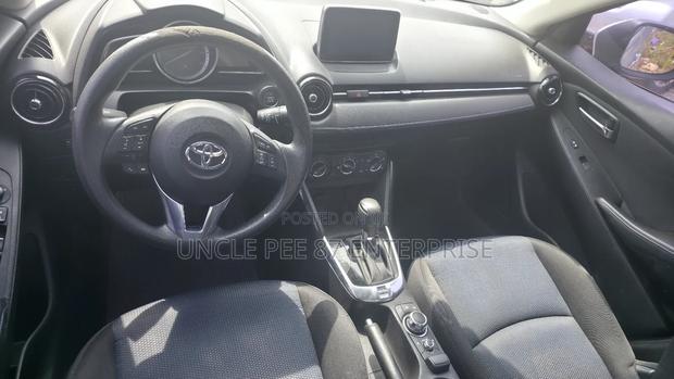 Toyota Yaris iA 1.5 FWD 2018 Silver photo 5