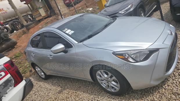 Toyota Yaris iA 1.5 FWD 2018 Silver photo 6