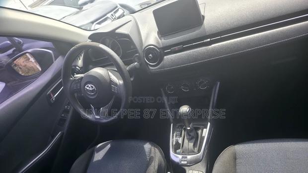 Toyota Yaris iA 1.5 FWD 2018 Silver photo 7