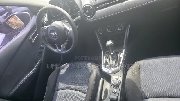 Toyota Yaris iA 1.5 FWD 2018 Silver photo 8