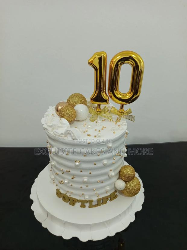 White and Gold Birthday/ Anniversary Cake · Photo 2