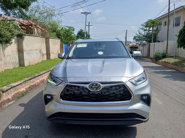 Toyota Highlander XSE AWD 2023 Silver