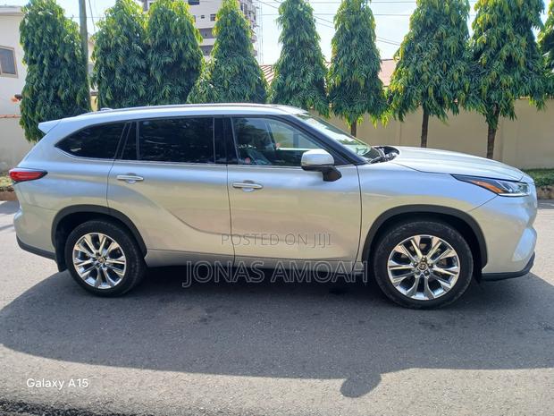 Toyota Highlander XSE AWD 2023 Silver