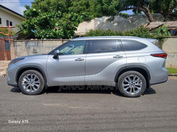 Toyota Highlander XSE AWD 2023 Silver