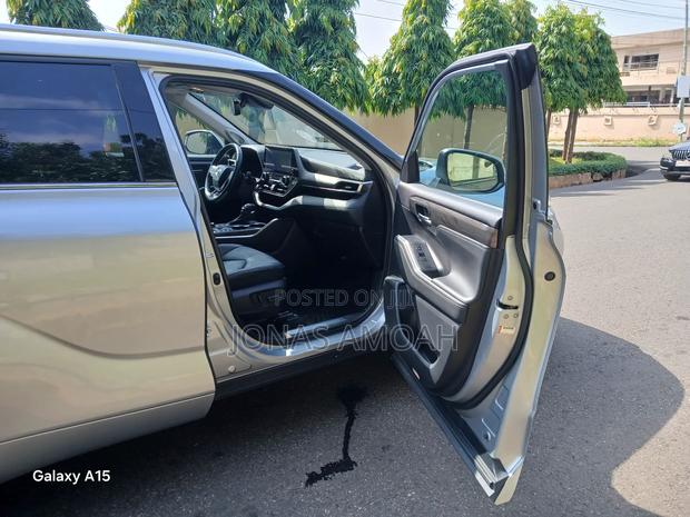 Toyota Highlander XSE AWD 2023 Silver