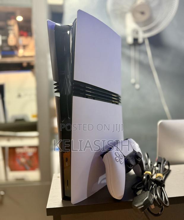 PlayStation 5 Pro · Photo 2