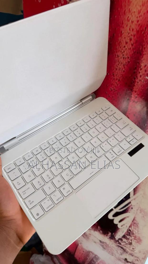 iPad 11th A16 and Apple iPad 10th Generation Magic Keyboard (White) photo 5