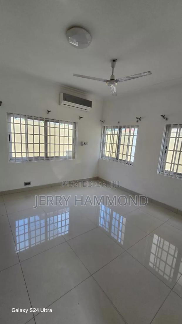 3bdrm House in Spintex for rent · Photo 3
