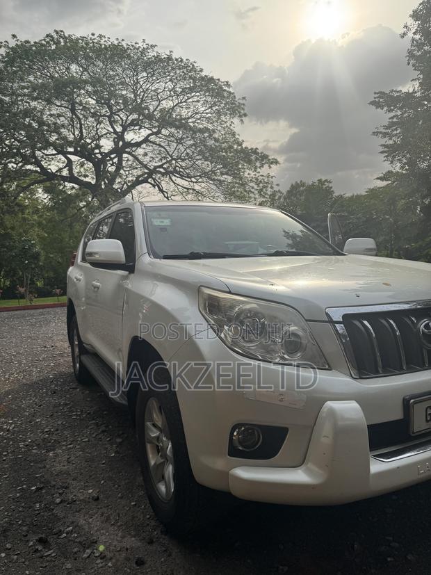 Toyota Land Cruiser Prado 2.7 i 2011 White