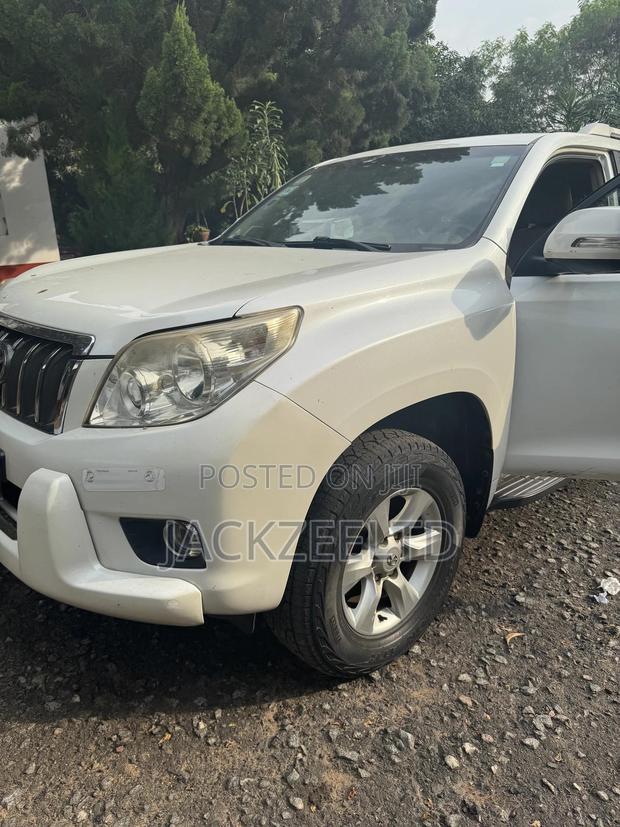 Toyota Land Cruiser Prado 2.7 i 2011 White
