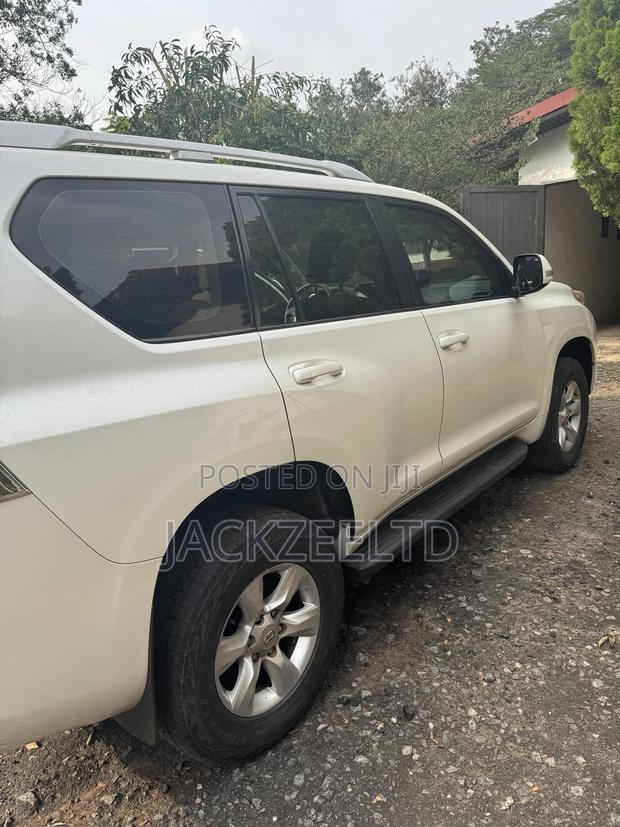 Toyota Land Cruiser Prado 2.7 i 2011 White