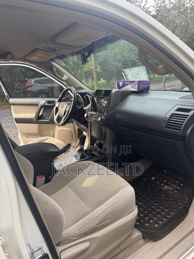 Toyota Land Cruiser Prado 2.7 i 2011 White