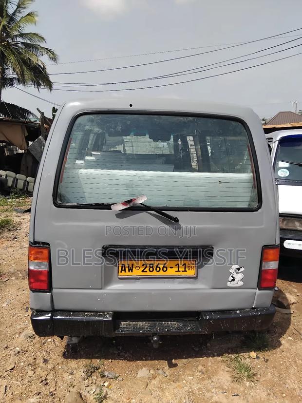 Nissan Caravan (Urvan) 2010 Silver photo 2