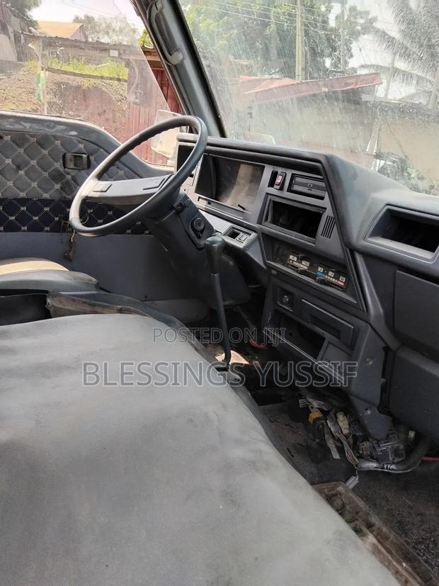 Nissan Caravan (Urvan) 2010 Silver photo 4