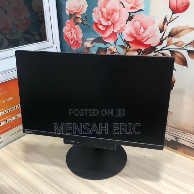 Desktop Computer Lenovo ThinkCentre 22 8GB Intel Core I5 SSD 256GB photo 3